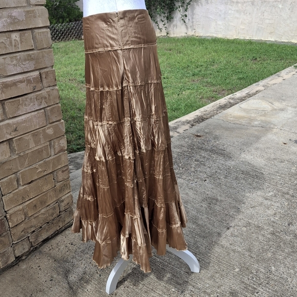 Metallic Gold Tiered Crinkle A-Line Midi Skirt  Russell Kemp  Women Size 12 - Picture 7 of 16